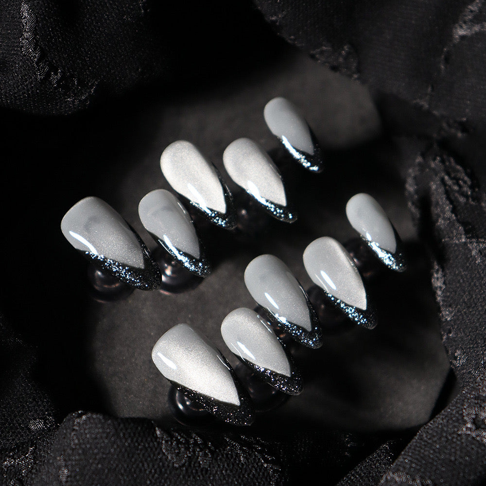 Dancing Black Swan/Cat eye