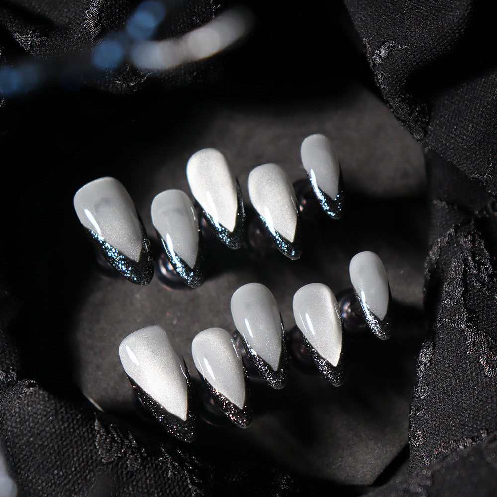 Dancing Black Swan/Cat eye